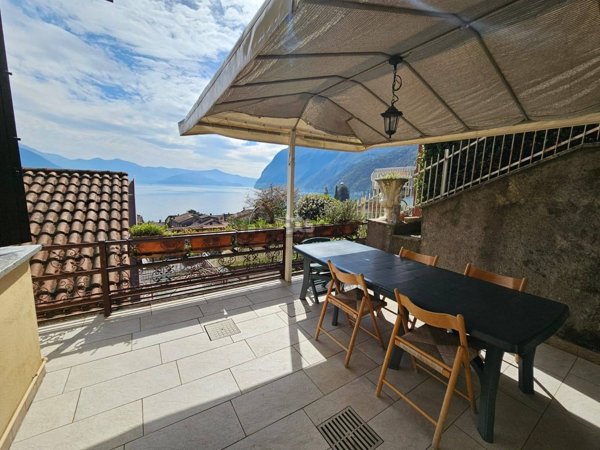appartamento in vendita a Riva di Solto in zona Zorzino
