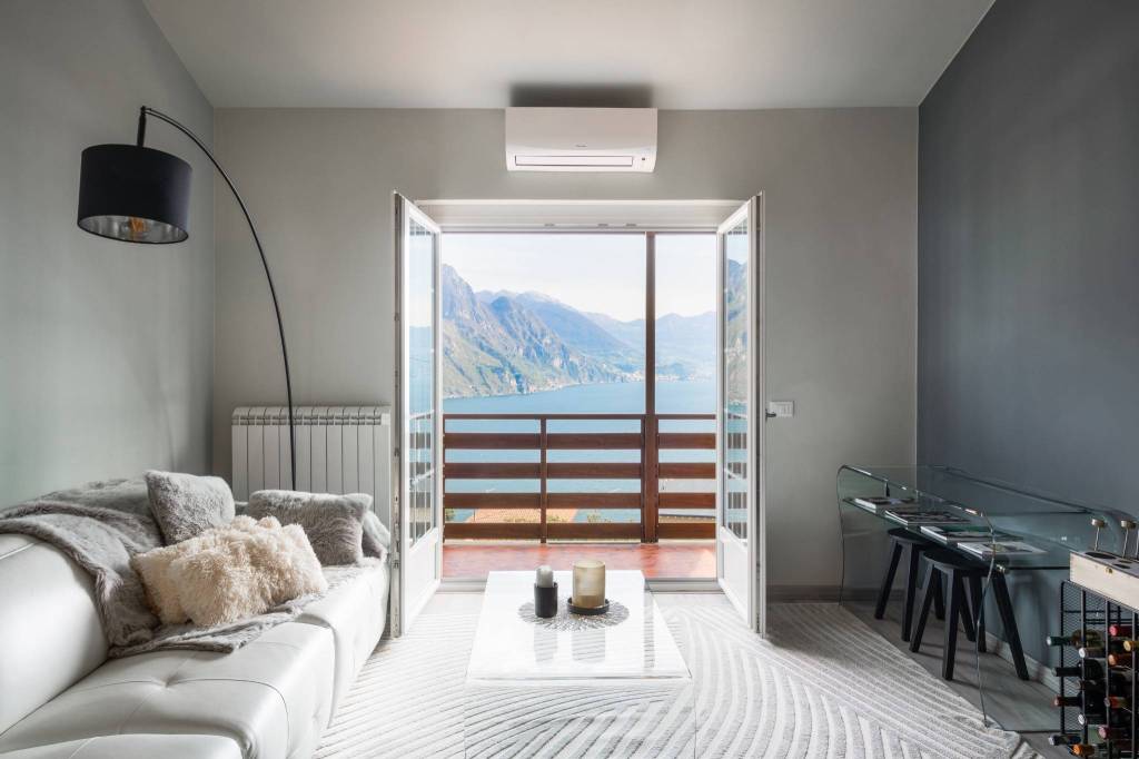 appartamento in vendita a Riva di Solto
