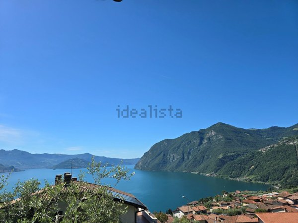 casa indipendente in vendita a Riva di Solto in zona Zorzino