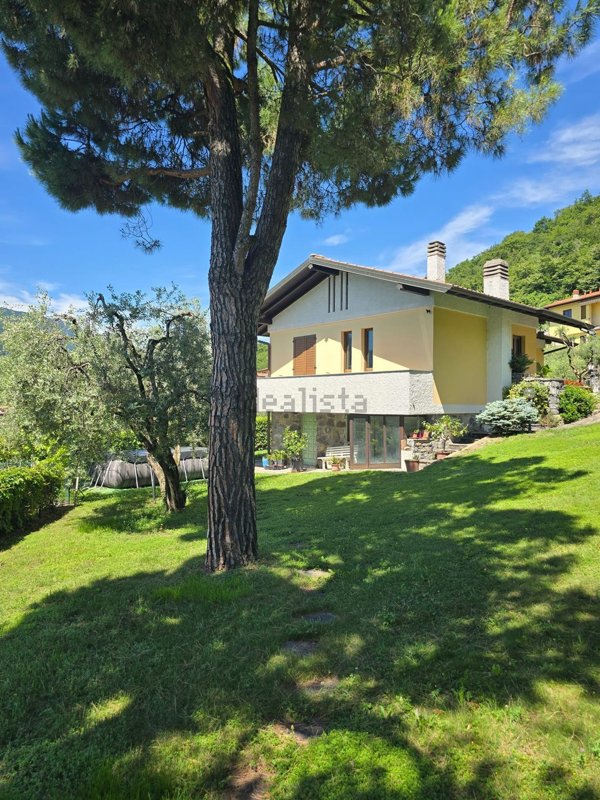 casa indipendente in vendita a Riva di Solto in zona Zorzino