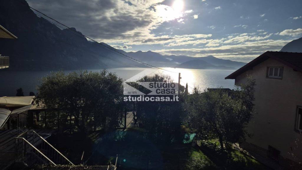 appartamento in vendita a Riva di Solto