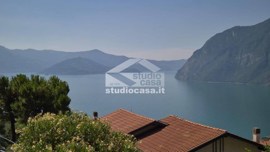 casa indipendente in vendita a Riva di Solto