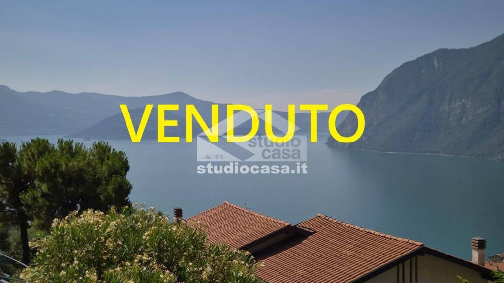 casa indipendente in vendita a Riva di Solto