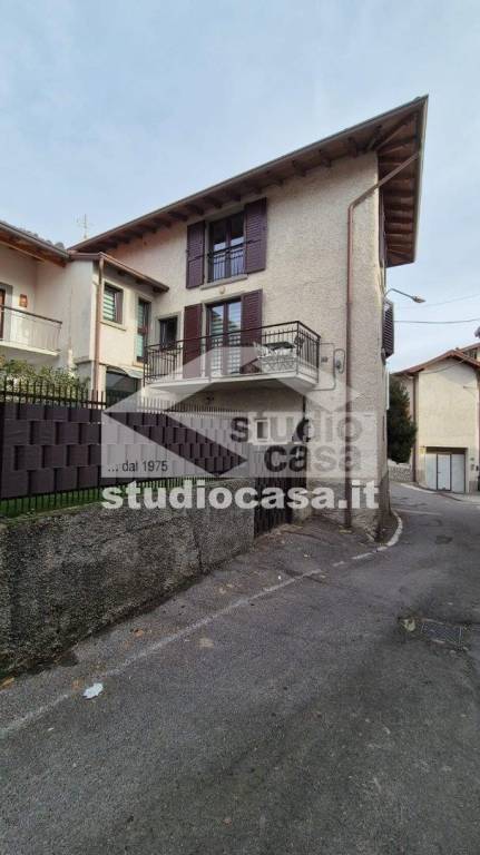 casa indipendente in vendita a Riva di Solto