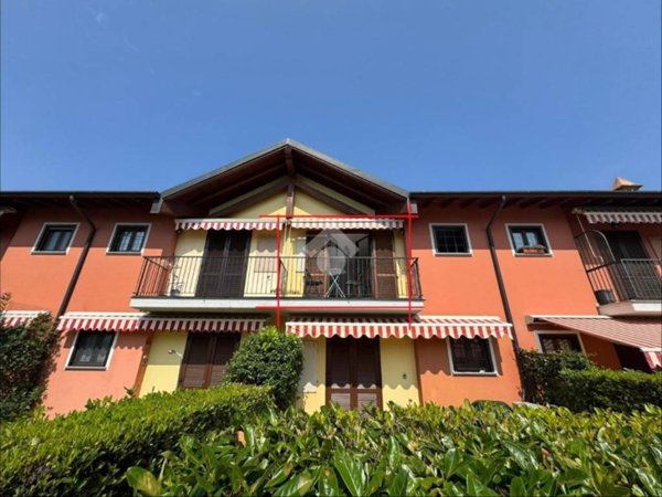 appartamento in vendita a Riva di Solto in zona Zorzino