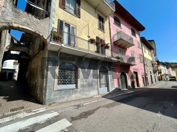 appartamento in vendita a Riva di Solto in zona Zorzino