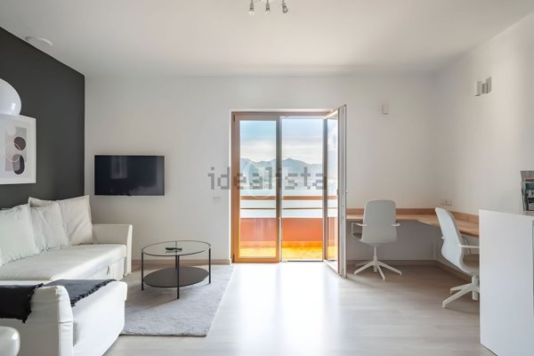 appartamento in vendita a Riva di Solto in zona Zorzino