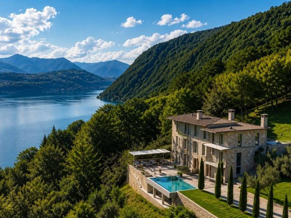 casa indipendente in vendita a Riva di Solto in zona Zorzino