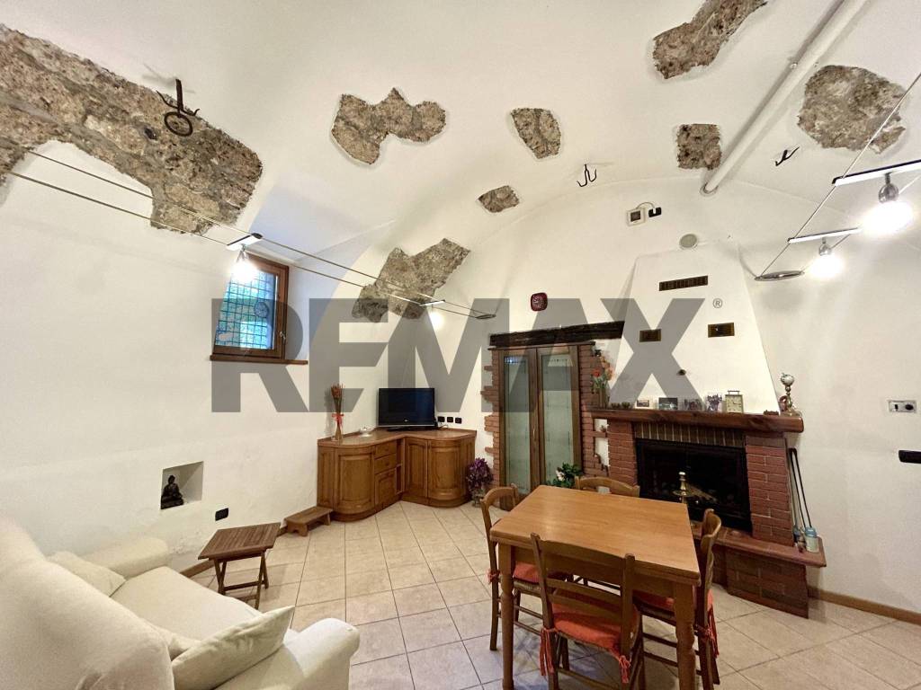 appartamento in vendita a Riva di Solto in zona Zorzino
