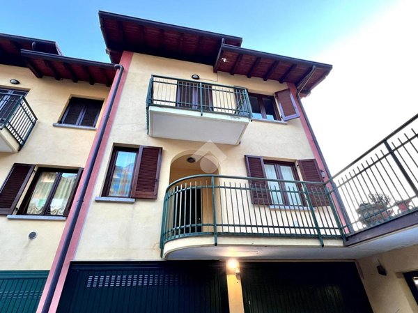 casa indipendente in vendita a Rogno in zona Castelfranco