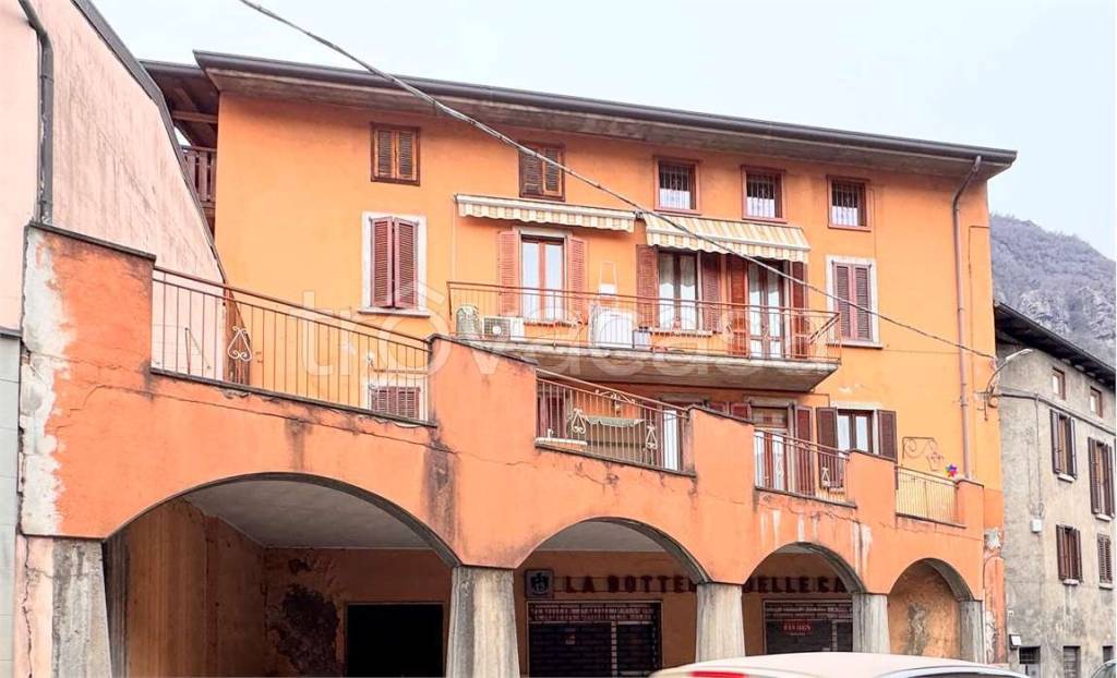 appartamento in vendita a Rogno
