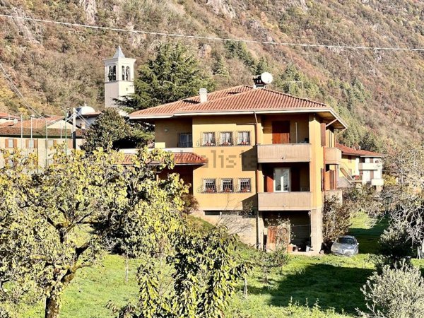 casa indipendente in vendita a Rogno