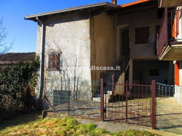 casa indipendente in vendita a Rogno