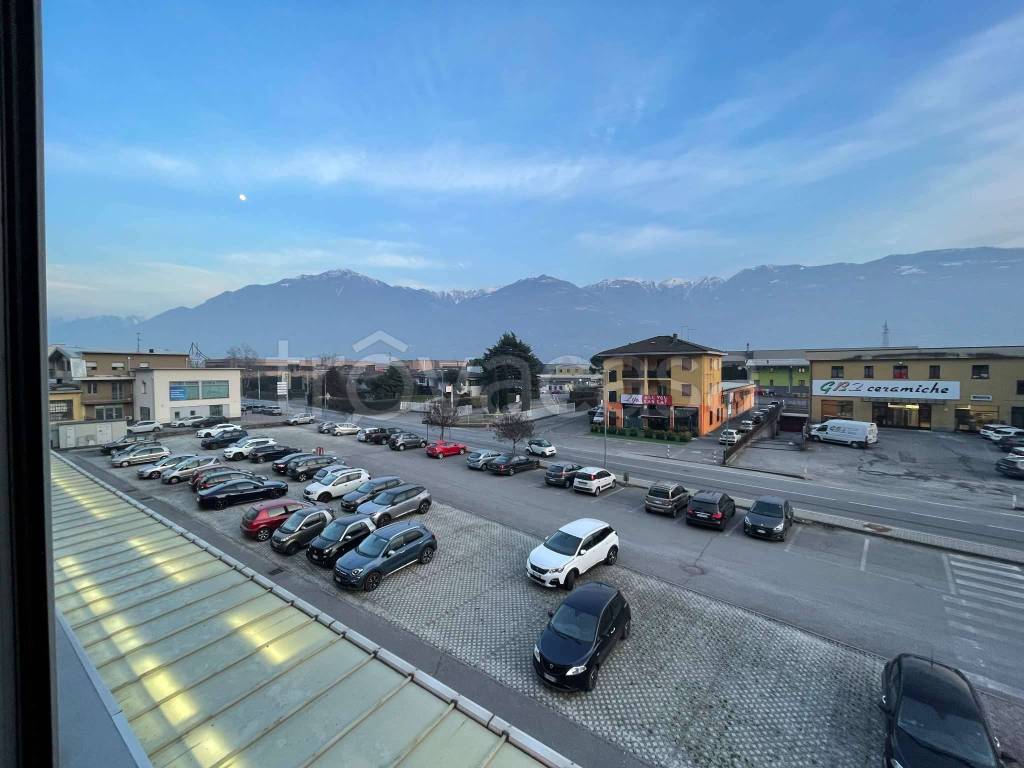 locale commerciale in vendita a Rogno