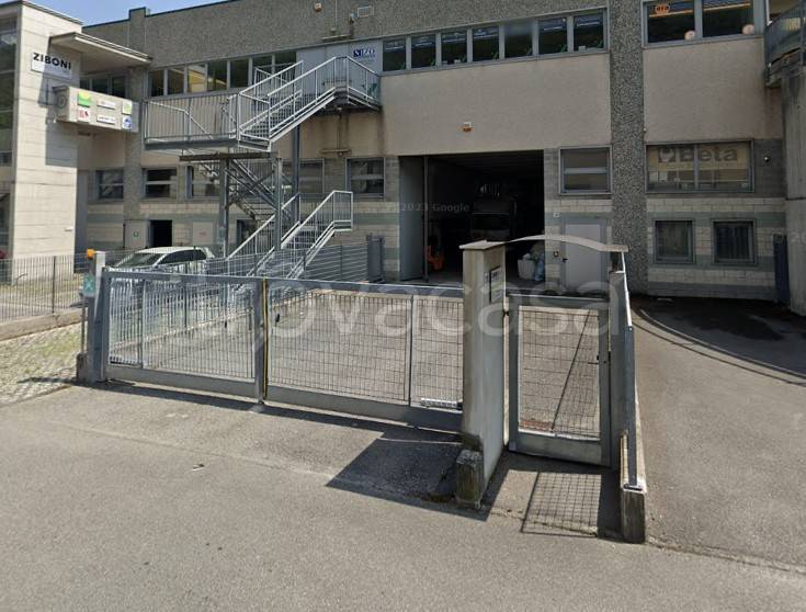 locale commerciale in vendita a Rogno
