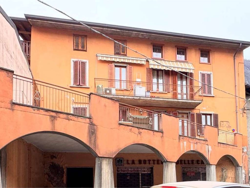 appartamento in vendita a Rogno