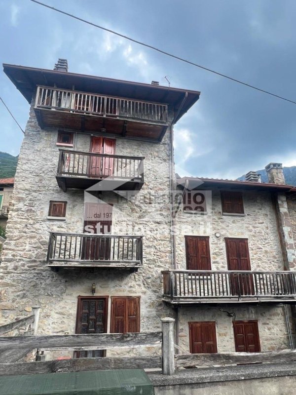 appartamento in vendita a Rogno in zona Monti