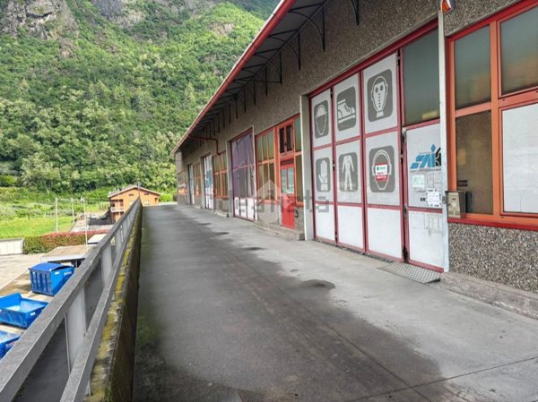 capannone in vendita a Rogno