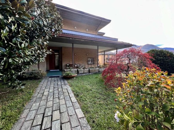 casa indipendente in vendita a Rogno