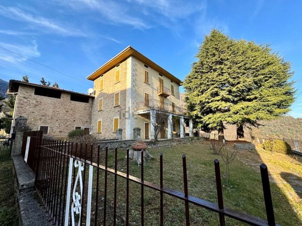 casa indipendente in vendita a Rogno