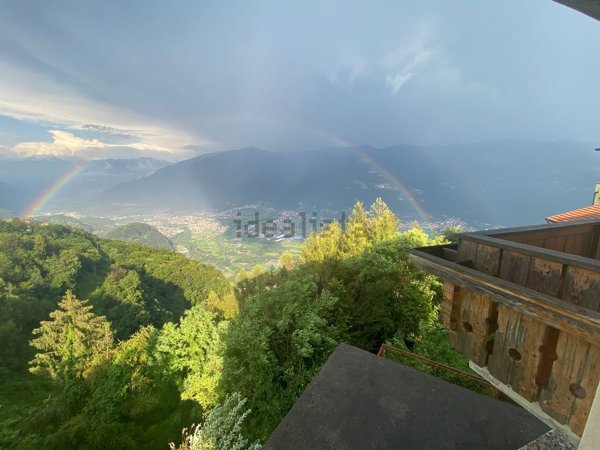 appartamento in vendita a Rogno in zona Monti