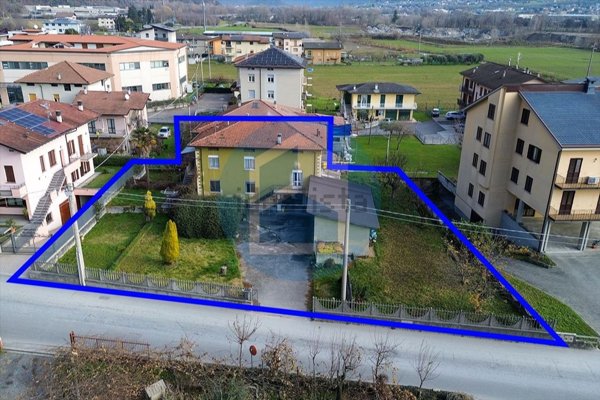 casa indipendente in vendita a Rogno