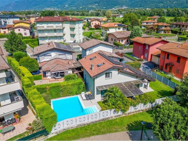 casa indipendente in vendita a Rogno