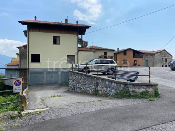 appartamento in vendita a Rogno in zona Monti