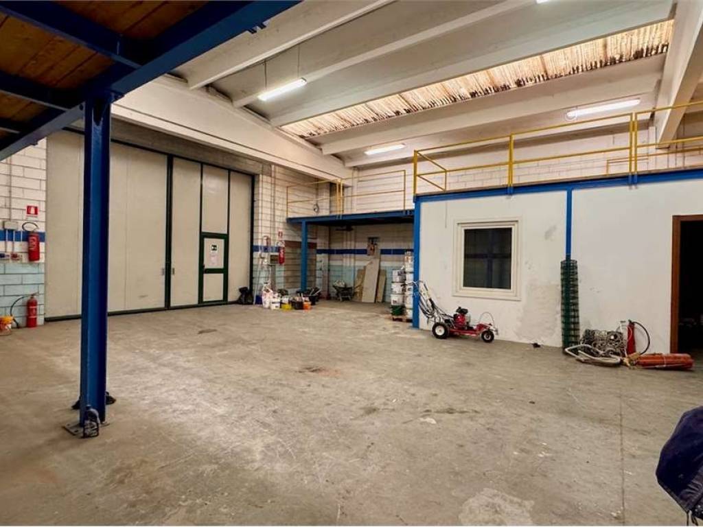 ufficio in vendita a Rogno