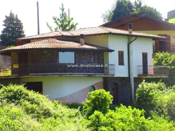 casa indipendente in vendita a Rogno