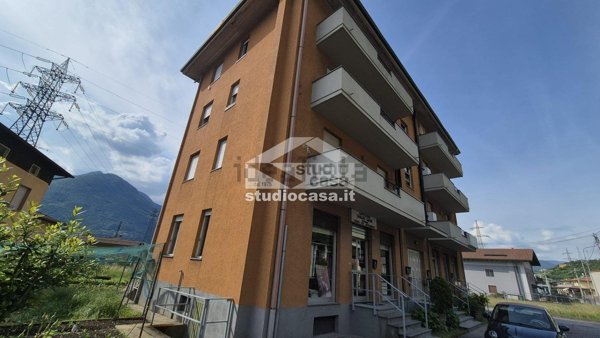 appartamento in vendita a Rogno in zona San Vigilio e RONDINERA