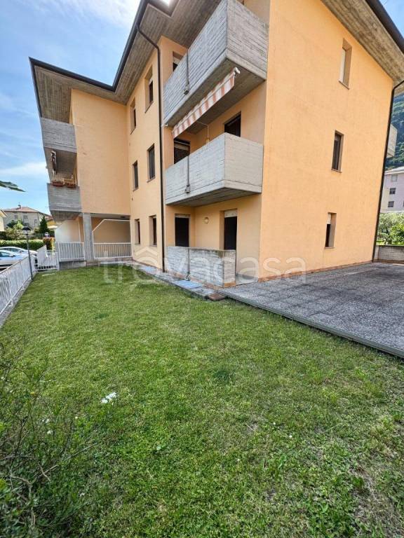 appartamento in vendita a Rogno in zona San Vigilio e RONDINERA