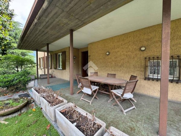 casa indipendente in vendita a Rogno in zona San Vigilio e RONDINERA