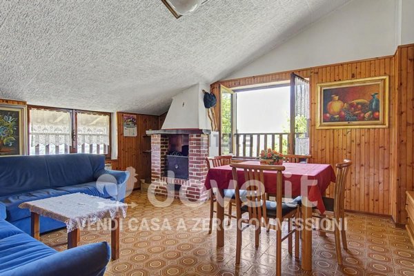 appartamento in vendita a Rogno in zona San Vigilio e RONDINERA