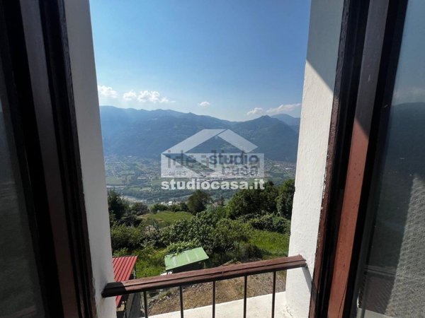 esavano in vendita a Rogno in zona Monti