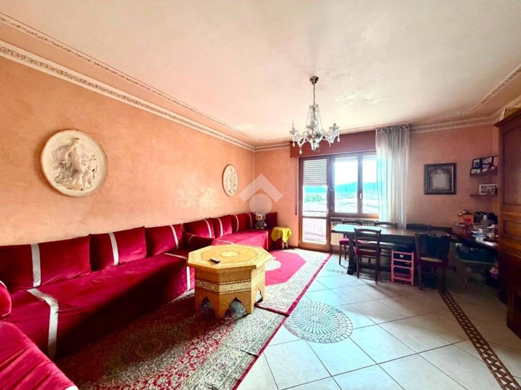appartamento in vendita a Rogno in zona San Vigilio e RONDINERA