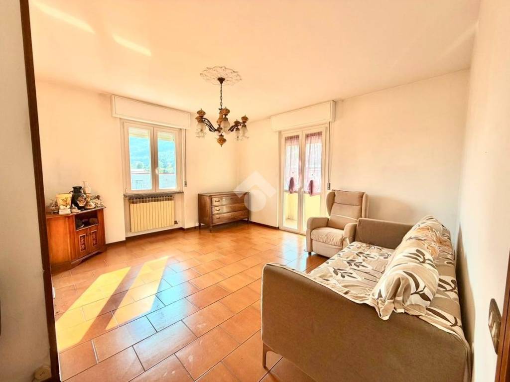 appartamento in vendita a Rogno in zona San Vigilio e RONDINERA