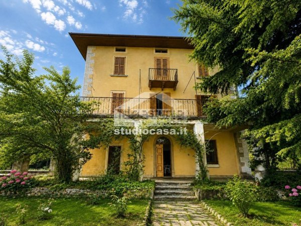casa indipendente in vendita a Rogno in zona Monti