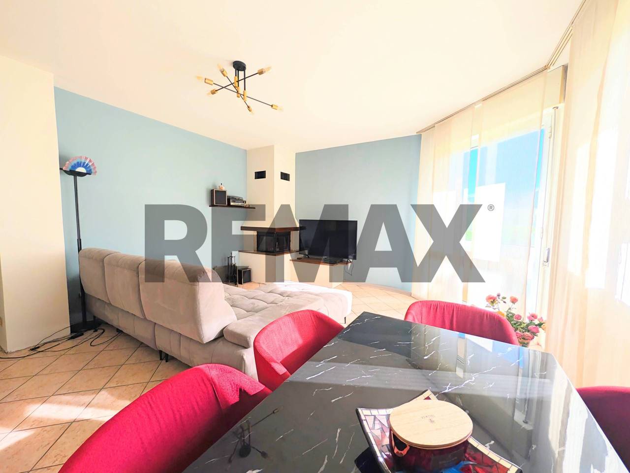 appartamento in vendita a Rogno in zona San Vigilio e RONDINERA