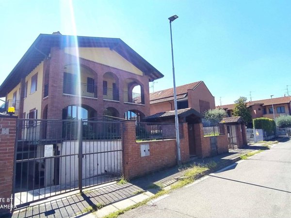 casa indipendente in vendita a Romano di Lombardia