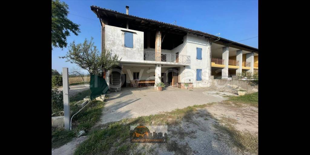 casa indipendente in vendita a Romano di Lombardia