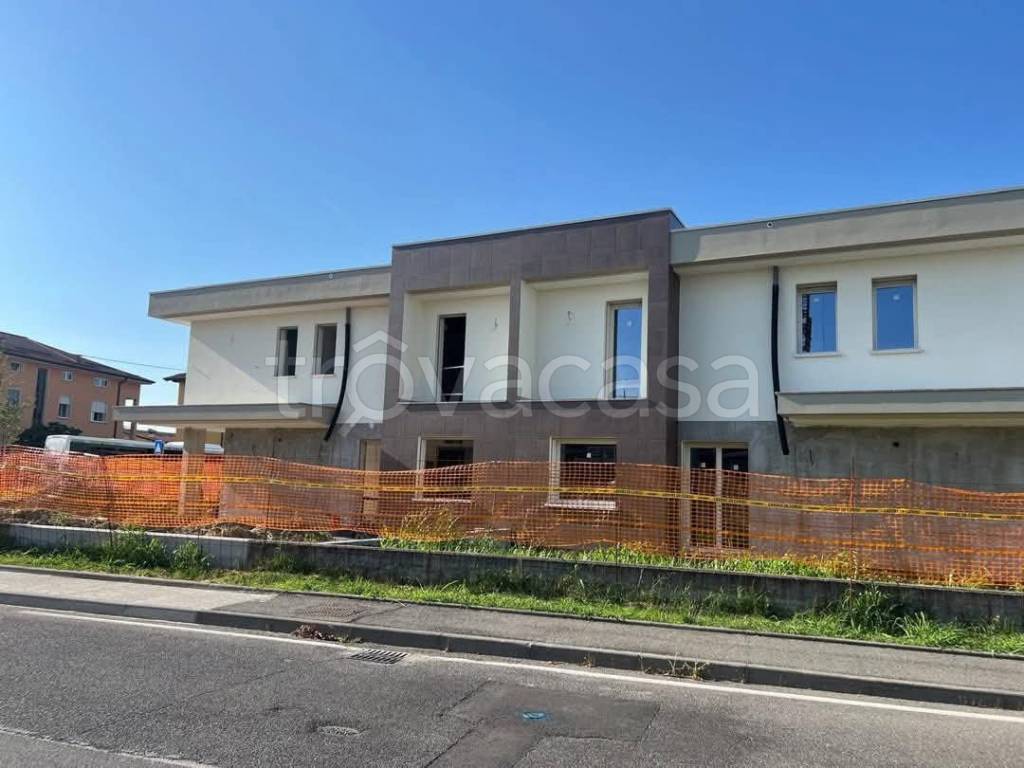 casa indipendente in vendita a Romano di Lombardia