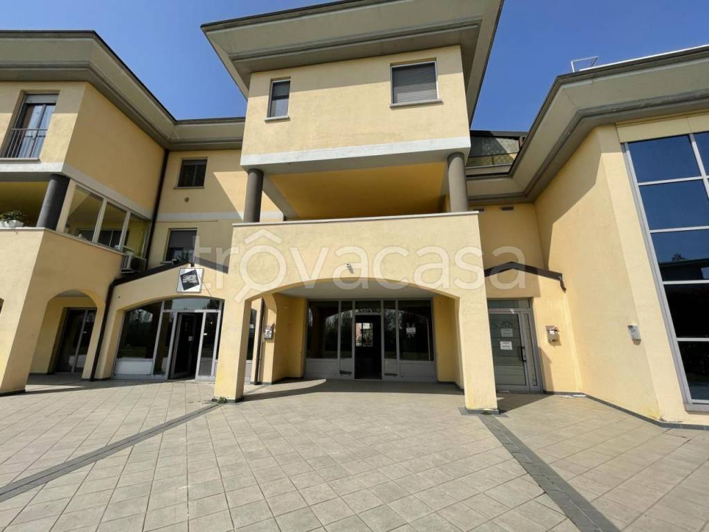 negozio in vendita a Romano di Lombardia