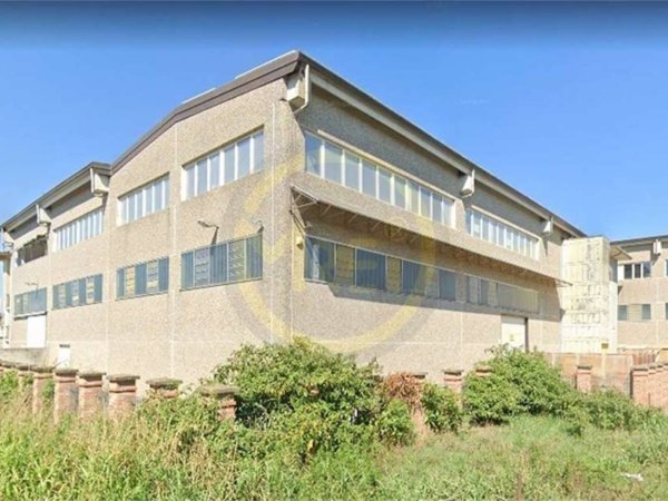 locale commerciale in vendita a Romano di Lombardia