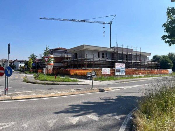 casa indipendente in vendita a Romano di Lombardia