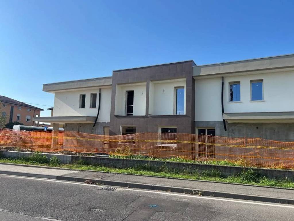 casa indipendente in vendita a Romano di Lombardia