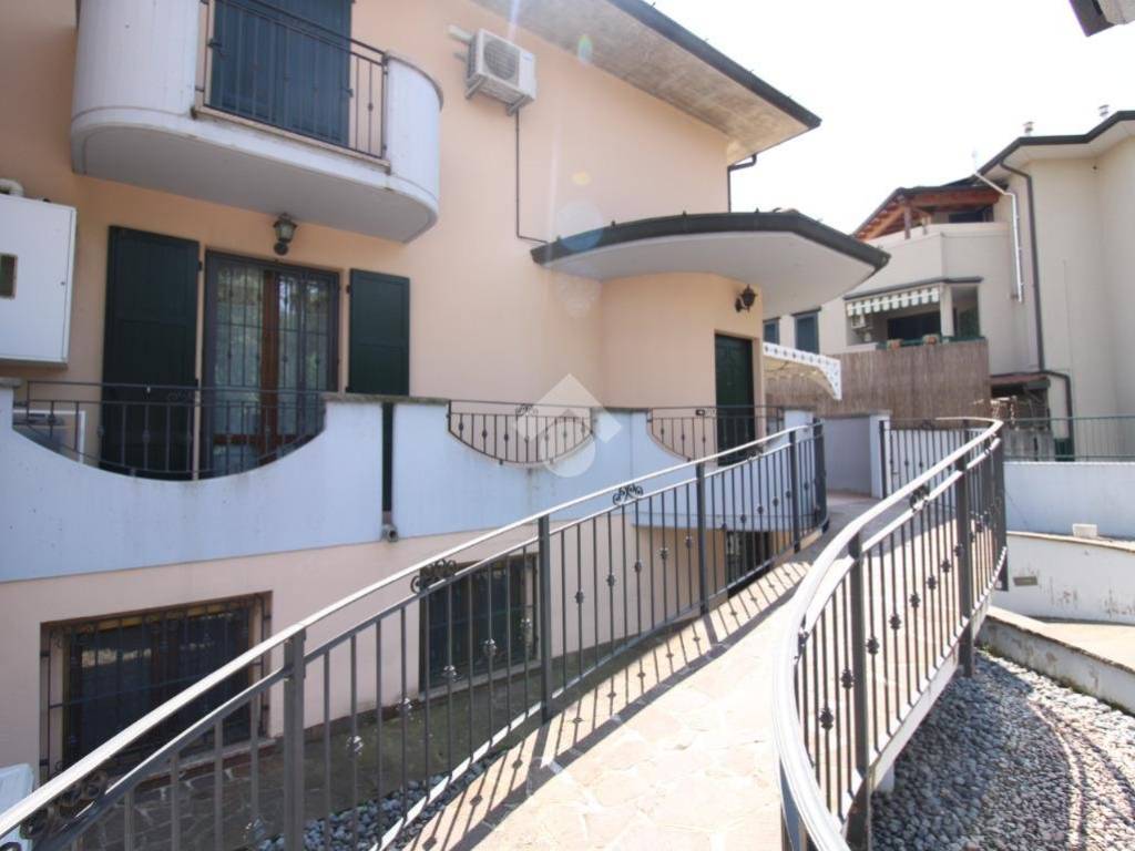 casa indipendente in vendita a Romano di Lombardia