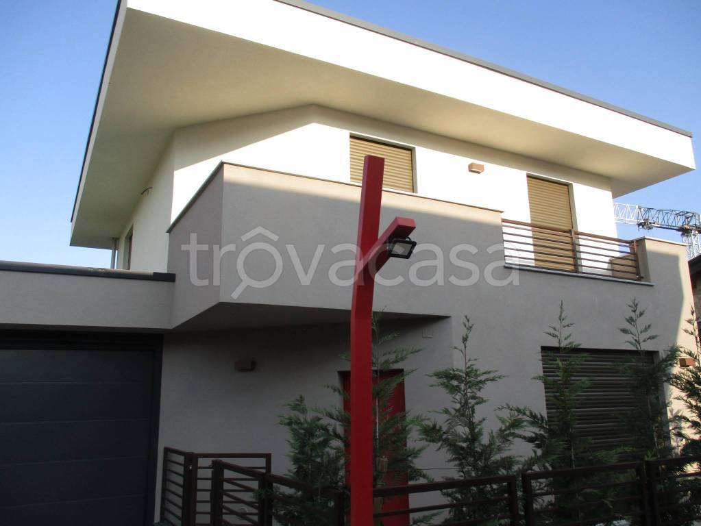 casa indipendente in vendita a Romano di Lombardia