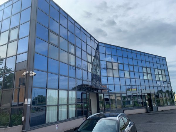 locale commerciale in vendita a Romano di Lombardia