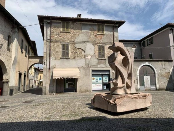 intera palazzina in vendita a Romano di Lombardia